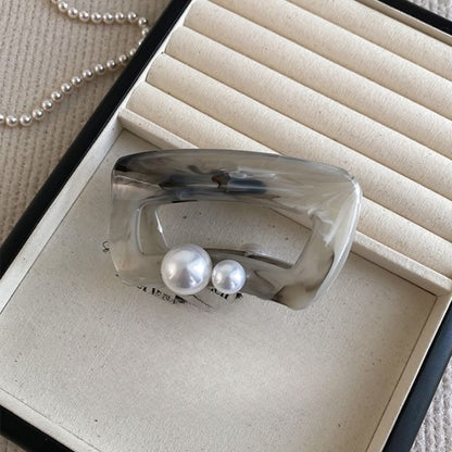 Acrylic Faux Claw Pearl Hair