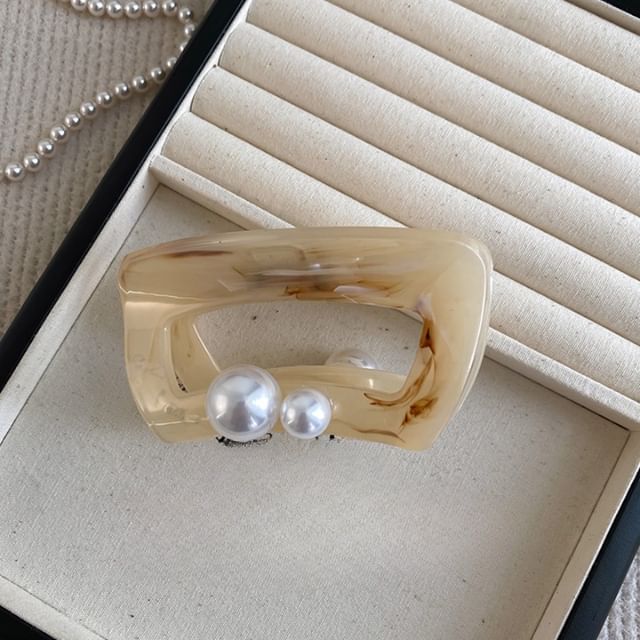 Acrylic Faux Claw Pearl Hair