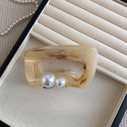 Acrylic Faux Claw Pearl Hair