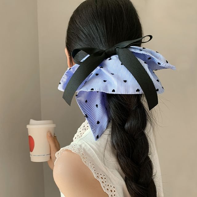 Bow Print Striped Scrunchie Heart