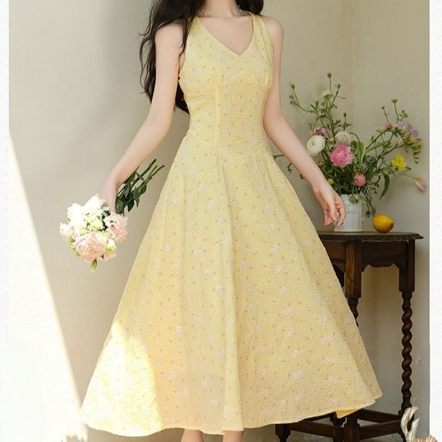 Sleeveless V-Neck Maxi A-Line Dress / Plain Cardigan / Set