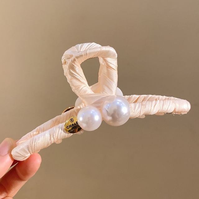 Faux Hair Claw Pearl