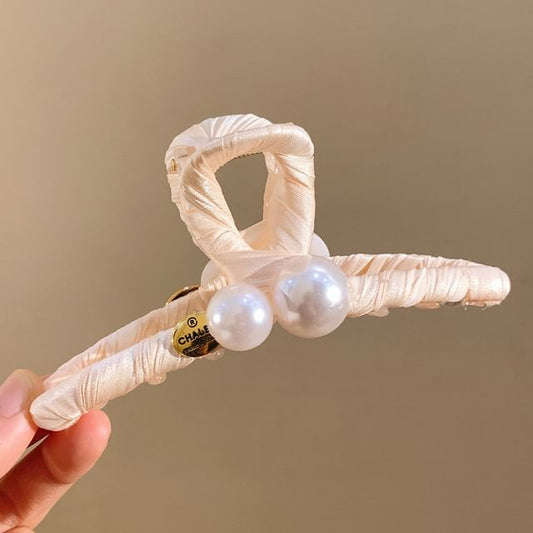 Faux Hair Claw Pearl