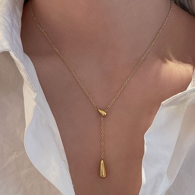 Teardrop Pendant Necklace
