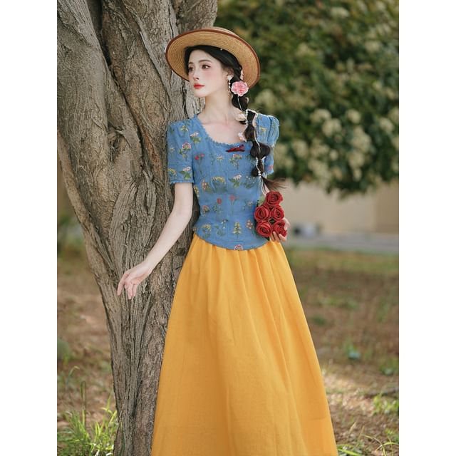 Short-Sleeve Square-Neck Floral Print Blouse / High Waist Plain Midi A-Line Skirt / Set