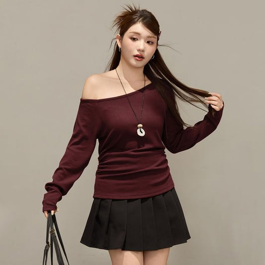 Long-Sleeve Boat Neck Plain Knit Top
