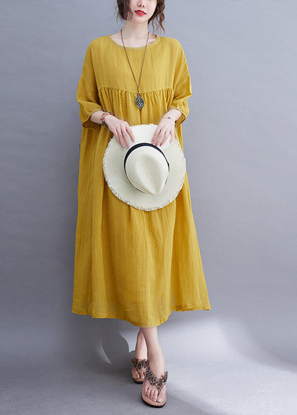 Robe longue jaune froissée à col rond et demi-manches UU017