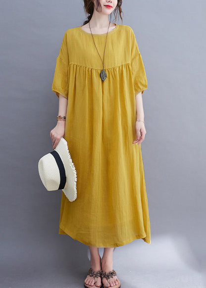 Robe longue jaune froissée à col rond et demi-manches UU017