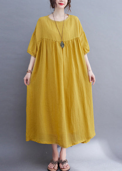 Robe longue jaune froissée à col rond et demi-manches UU017