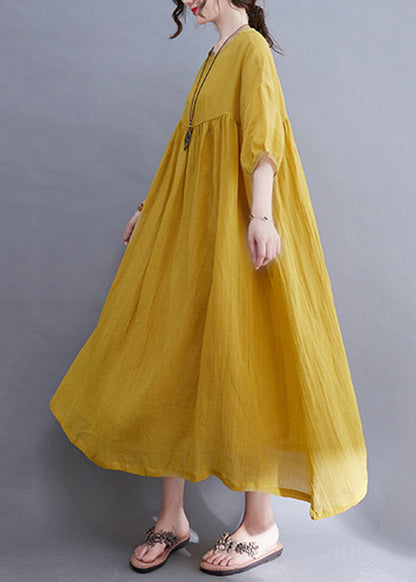 Robe longue jaune froissée à col rond et demi-manches UU017