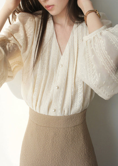 Chemise abricot brodée à manches en mousseline de soie avec motif lanterne 