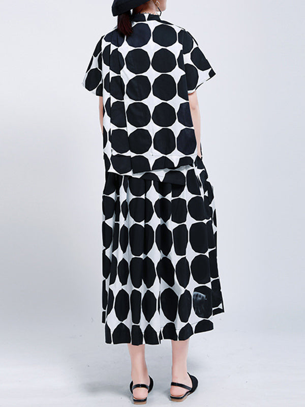 Chemise boutonnée haute à pois noirs et col montant avec poches 