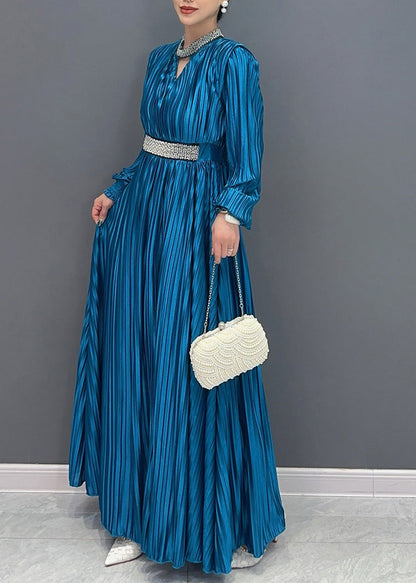 Robe longue froissée à col en V bleu élégant à manches longues AO1037 