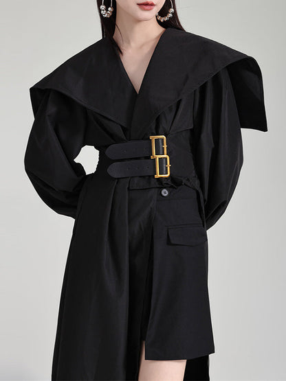 Robe longue noire plissée asymétrique à revers et ceinture moderne 