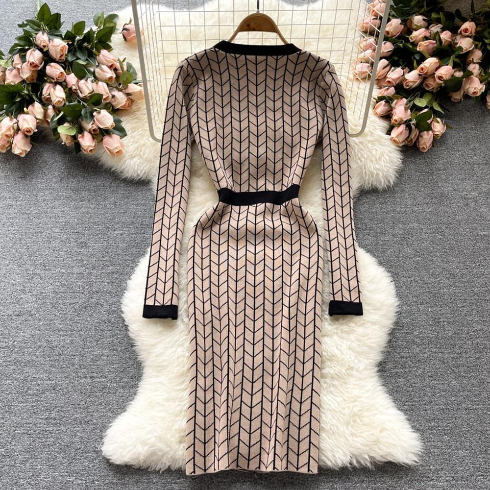 Women Black V-Neck Geometric Long Sleeve Knit Bodycon Dress AR1017