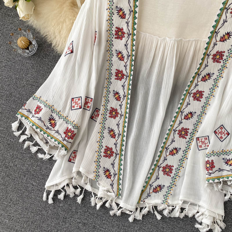 Bohemian White Embroidered Three-quarter sleeves Splicing Tassel Cardigan AR1023