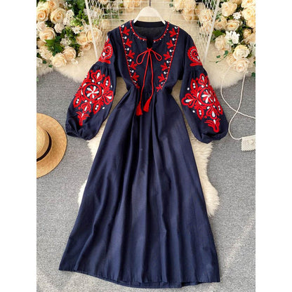 Robe trapèze bleu marine bohème à col rond et à fleurs brodées AR1011 