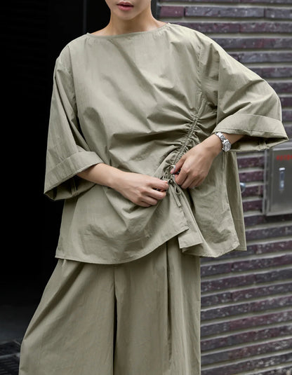 Lässiges Baumwolltop mit Kordelzugärmeln in Khaki, halb asymmetrisch 