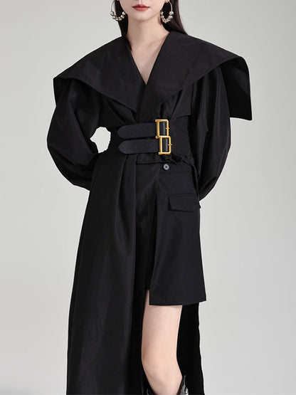 Robe longue noire plissée asymétrique à revers et ceinture moderne 