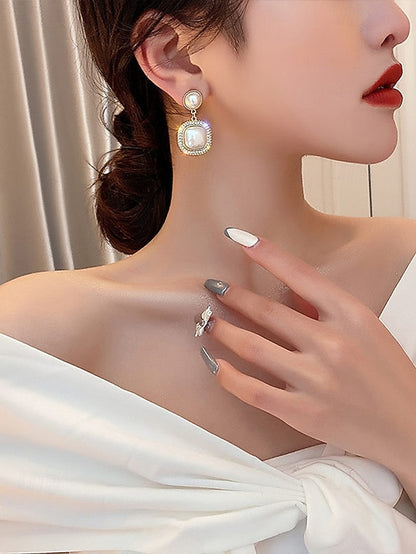 Earrings Pearl Elegant Rhinestone with Gold-Plated – Detailing