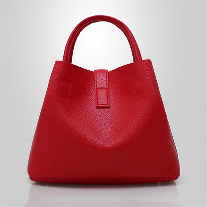 Chaîne pour femme en or rouge avec cadenas en cuir et similicuir