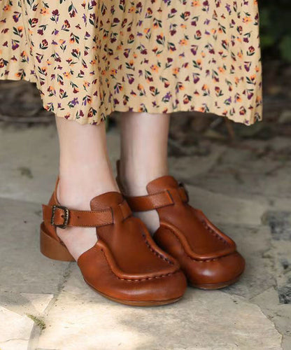 Sandales marron en cuir de vachette épais avec boucle et boucle rétro