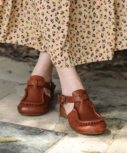 Sandales marron en cuir de vachette épais avec boucle et boucle rétro