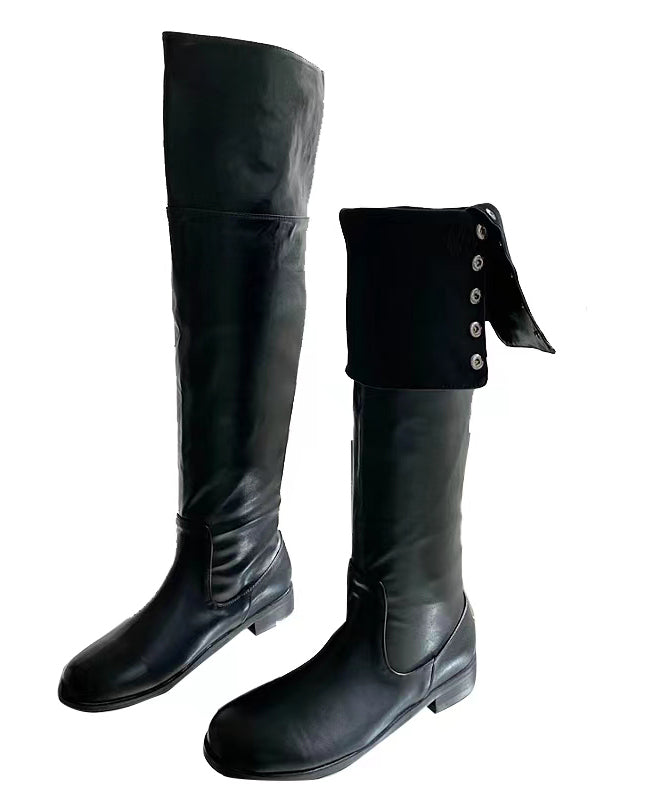 Lange Stiefel aus Kunstleder in Schwarz mit Falten