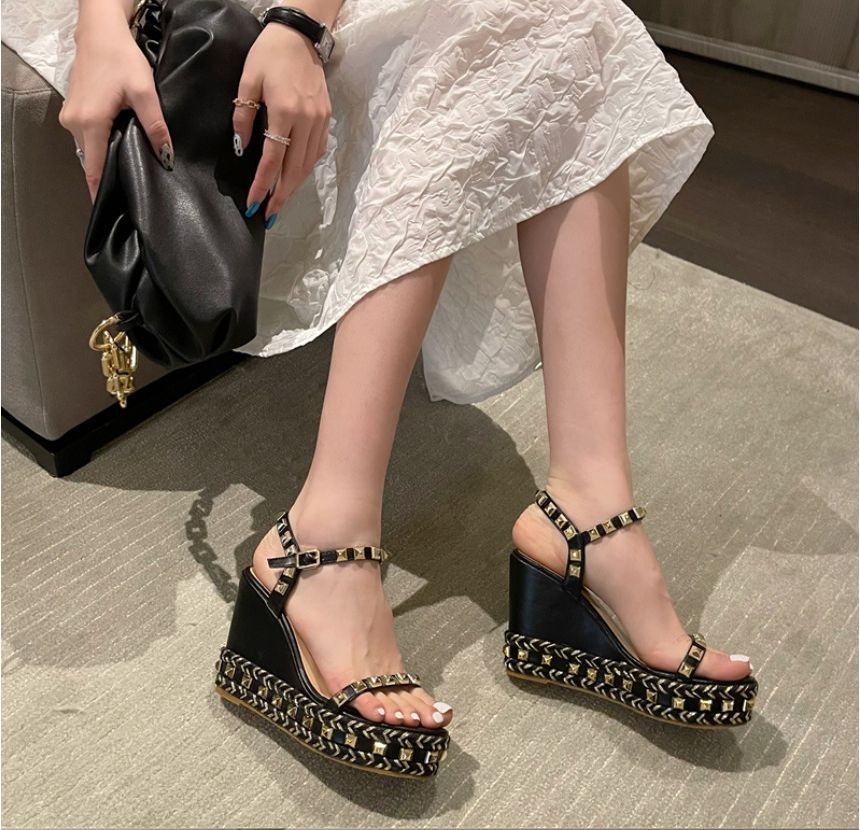 Studded Platform Wedge-Heel Sandals AE1060