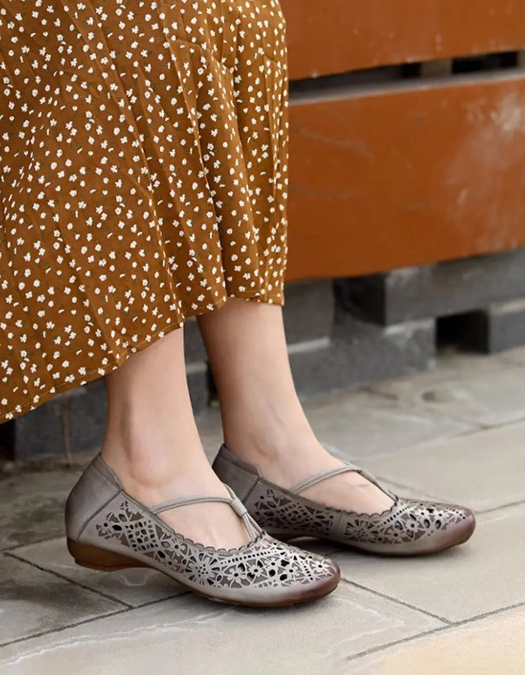 Real Leather Hand-carved Hollow Retro Flat Shoes Ada Fashion