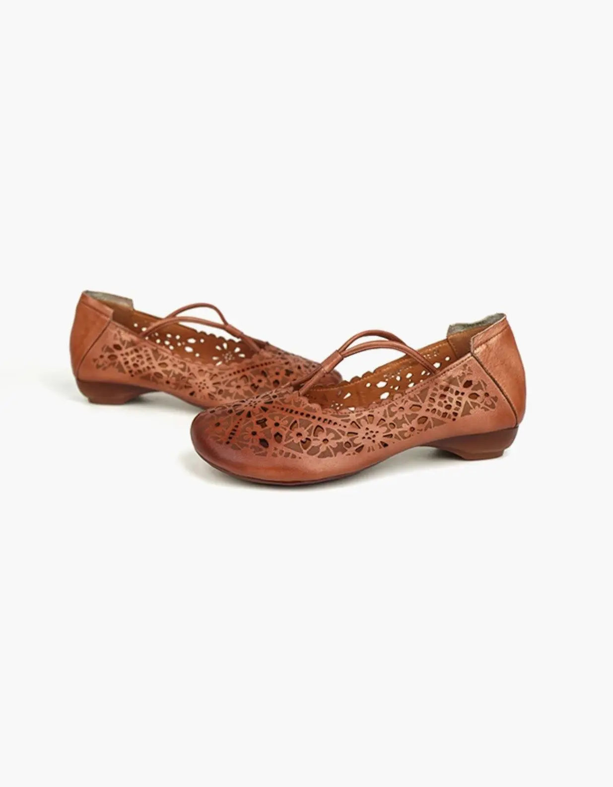 Real Leather Hand-carved Hollow Retro Flat Shoes Ada Fashion