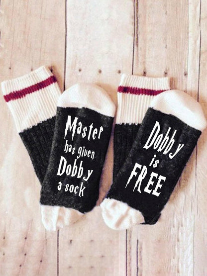 Le maître des hommes et des femmes a offert à Dobby des chaussettes en coton à lettres pelucheuses