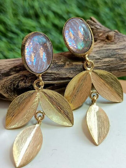 Boucles d'oreilles décontractées en opale naturelle avec motif de feuilles dorées, bijoux ethniques de tous les jours QAG48