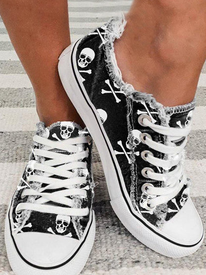 Schwarze Halloween-Sneaker mit Totenkopf-Print im Used-Look QAS51